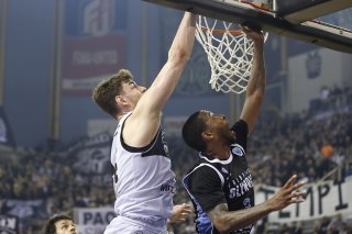 Eric Nottage (à droite) au duel avec Rocky Kreuser. KEYSTONE/EPA/ACHILLEAS CHIRAS